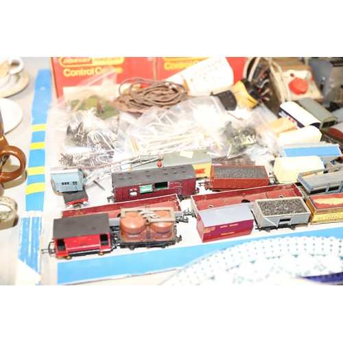 551 - Model railway items, control unit, etc