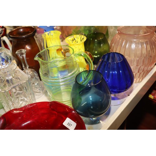 558 - Qty of coloured glassware