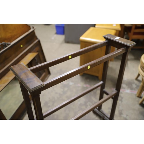 561 - Wooden towel rail