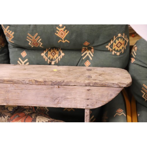 569 - Old pine bench