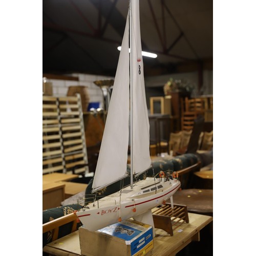 588 - Remote controlled yacht