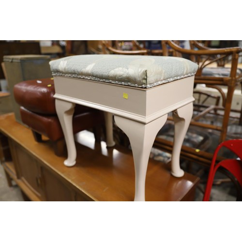 599 - 2 stools (1 leather) & laundry box