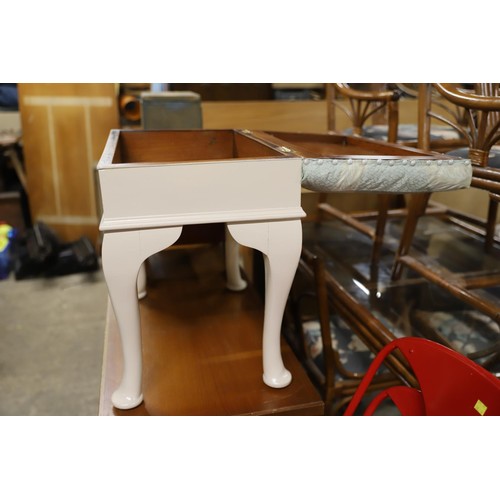 599 - 2 stools (1 leather) & laundry box