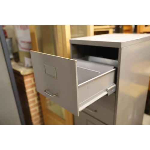 614 - 4 drawer metal filing cabinet