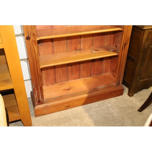 623 - Tall pine bookcase