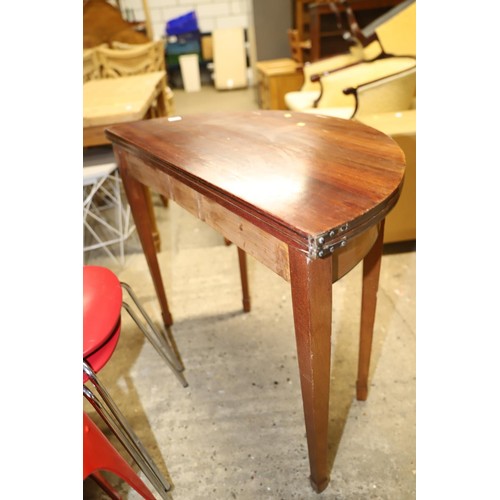 636 - Mahogany tea table