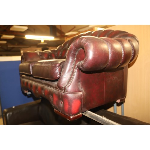 647 - 2 seater red leather chesterfield style sofa