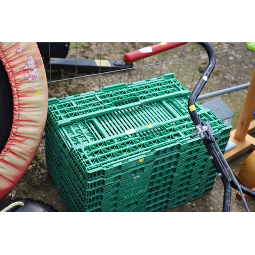 19 - 10 folding green crates