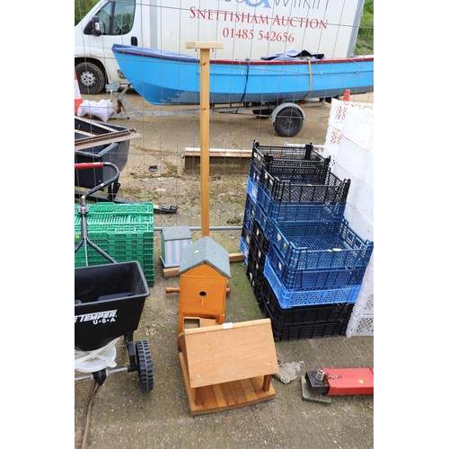 20 - 4 small bird boxes & 1 large bird box on stand