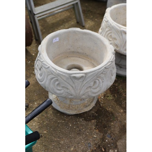 41 - Fleur de Lys urn x 2