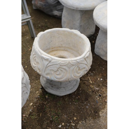 41 - Fleur de Lys urn x 2