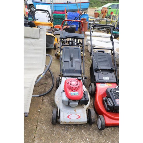 72 - Honda self propelled lawnmower, working