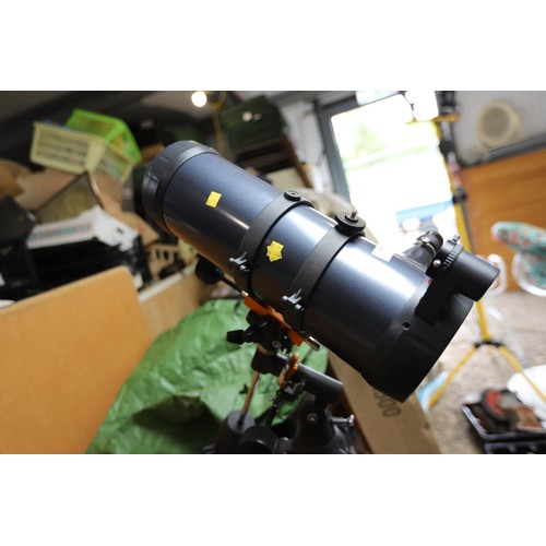 100 - Celestron astromaster 1/4 telescope