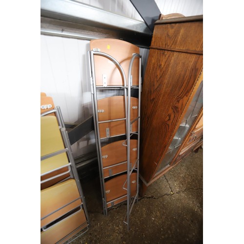 123 - 4 foldable shelving units/storage racks