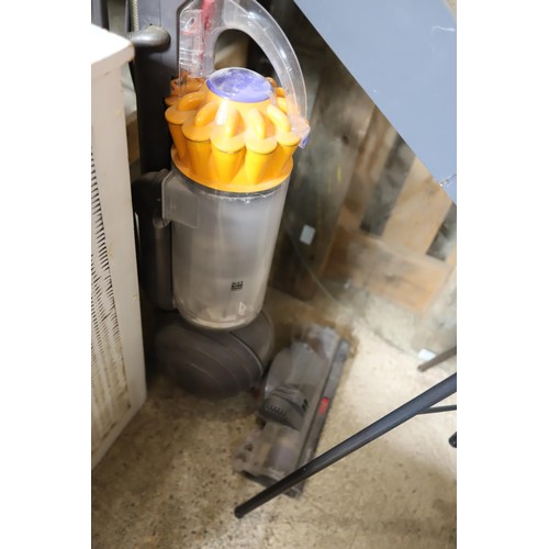 152 - Dyson DC40 vacuum cleaner - warranted until 12 noon Tuesday following the above sale