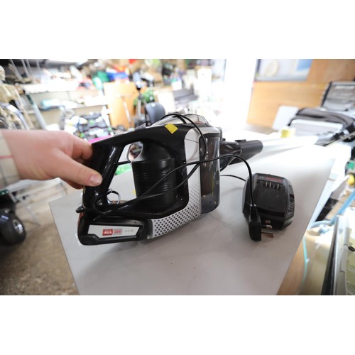 190 - Bosch unlimited rechargeable hoover with charger - warranted until 12 noon Tuesday following the abo... 