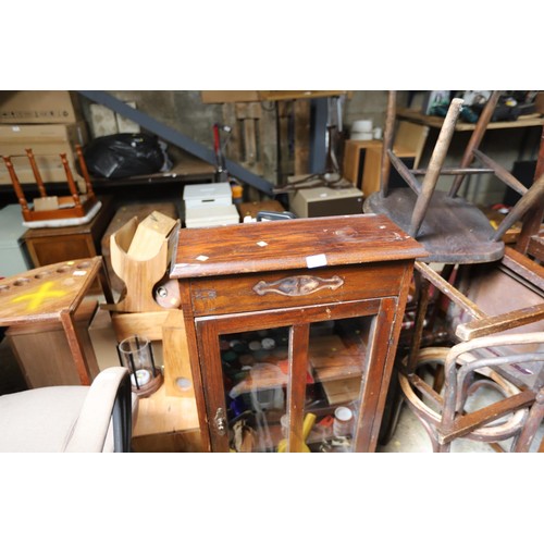 208 - Display cabinet/bookcase with glass door