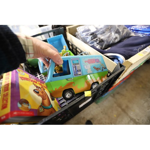 259 - Selection of Scooby-Doo figures & vans