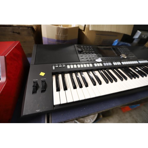 264 - Yamaha PSR-S950 digital keyboard with cables - warranted until 12 noon Tuesday following the above s... 