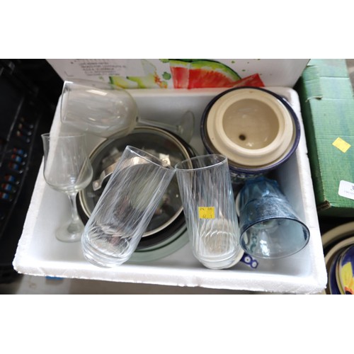 336 - Qty of various crockery, glassware, Pyrex, etc