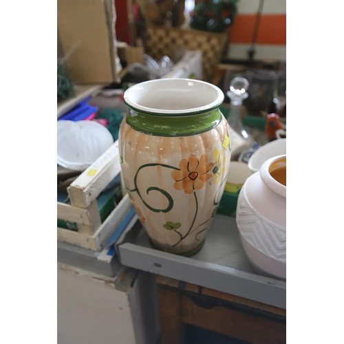 339 - Qty of kitchen ware, various crockery, glass ware, ornamnets, etc