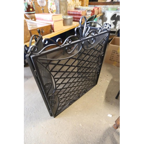 361 - Large heavy duty metal fire guard