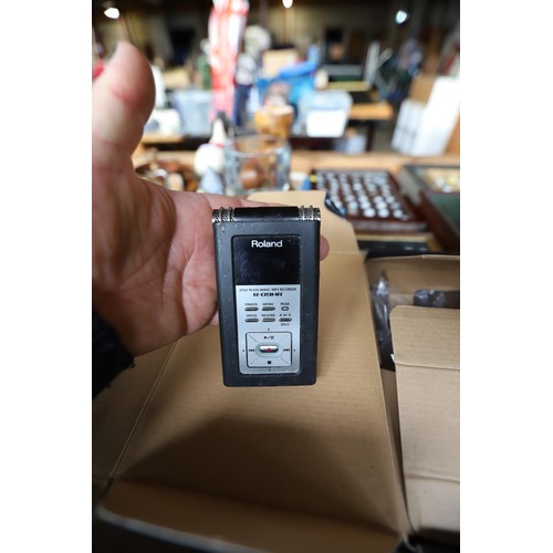 495 - Roland R-09HR version 3.0 MP3 recorder