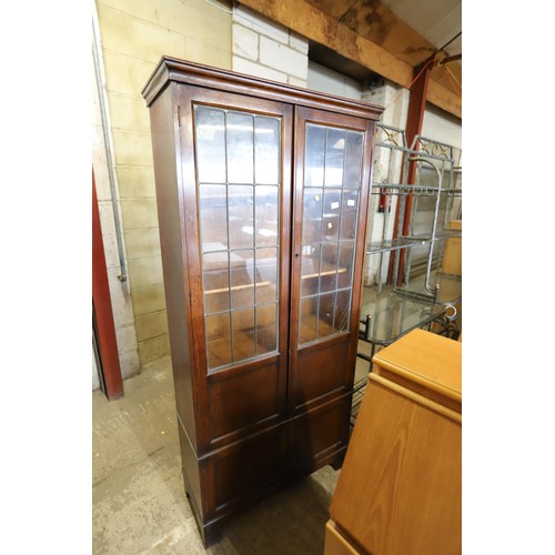 572 - display cabinet - 1 piece of glass a/f