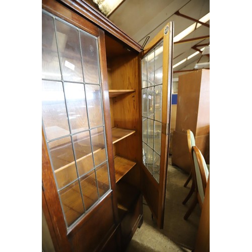 572 - display cabinet - 1 piece of glass a/f