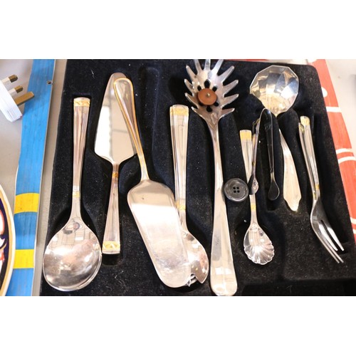 540 - Qty of cutlery