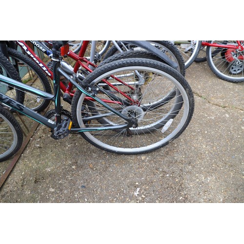 22 - Dawes bike, grey