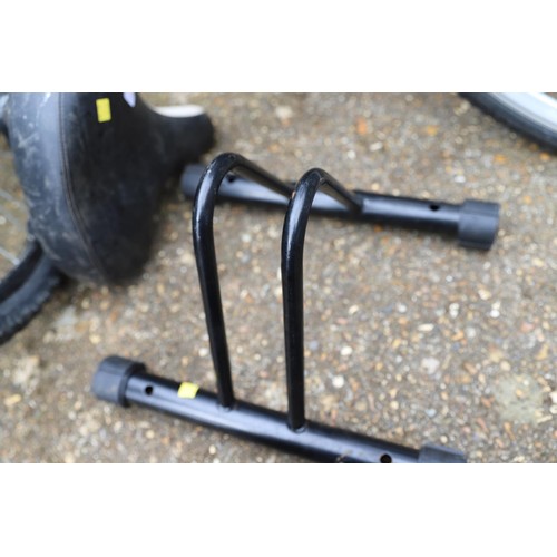 23 - 3 x bike wheels/bike stand/seat