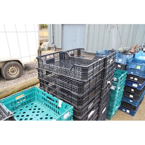 26 - 20 x black stacking crates