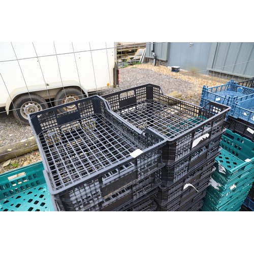 26 - 20 x black stacking crates