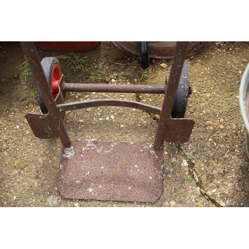 62 - Metal sack barrow