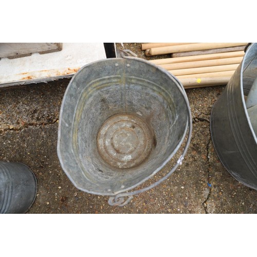 89 - Galvanised watering can & 2 buckets