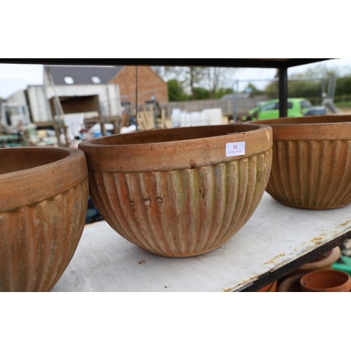 91 - 3 large terracotta pots - 1 a/f