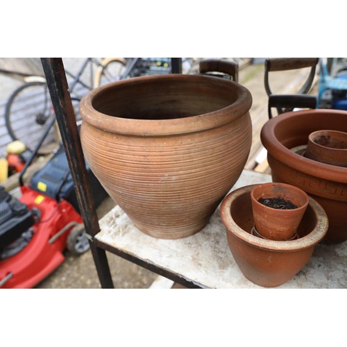 92 - Large qty of terracotta pots