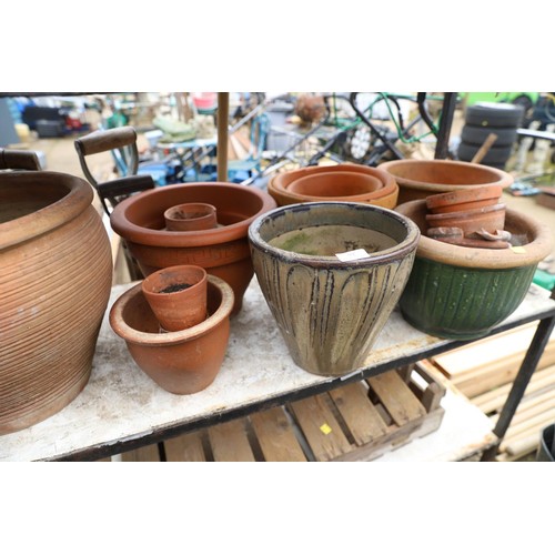 92 - Large qty of terracotta pots