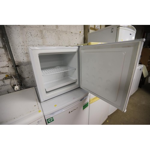 136 - LEC table top freezer - warranted until 12 noon Tuesday following the above sale