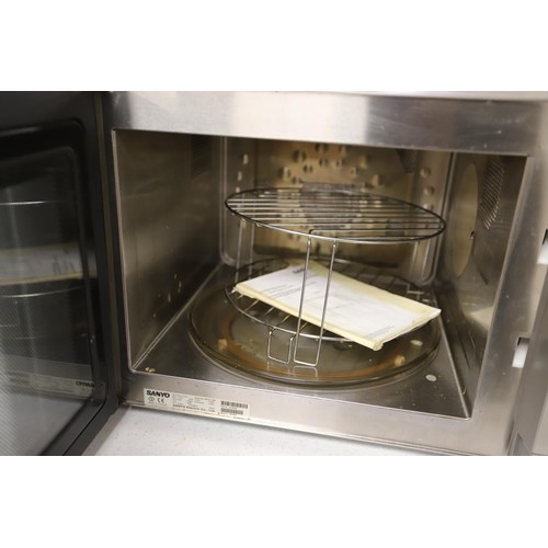 140 - Sanyo microwave - warranted until 12 noon Tuesday following the above sale