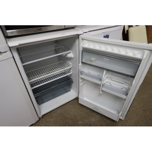 141 - Hotpoint fridge - warranted until 12 noon Tuesday following the above sale