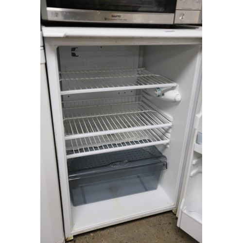 141 - Hotpoint fridge - warranted until 12 noon Tuesday following the above sale