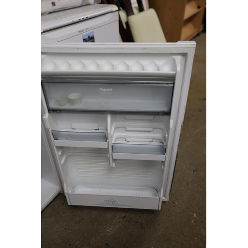 141 - Hotpoint fridge - warranted until 12 noon Tuesday following the above sale