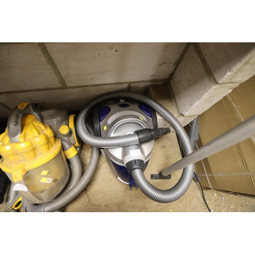 179 - Electrolux hoover - warranted until 12 noon Tuesday following the above sale