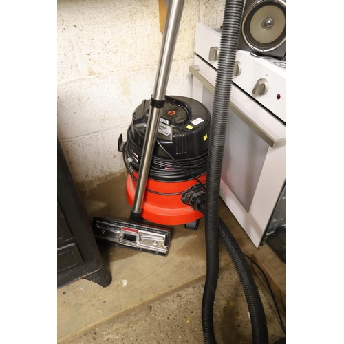 186 - Kerstar vacuum cleaner - warranted until 12 noon Tuesday following the above sale