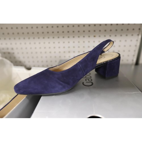 233 - Gabor Joel size 6 navy shoes