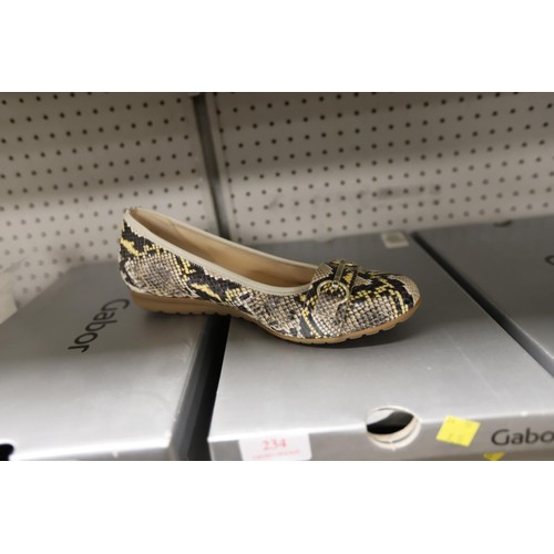 236 - Gabor salma size 5 1/2 snake print shoes