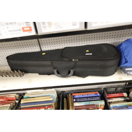 263 - Violin in case with bow, a/f