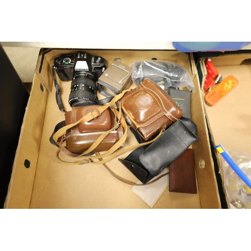 297 - Pentax P30 camera & 2 lenses & other camera parts, Snugg laptop bag